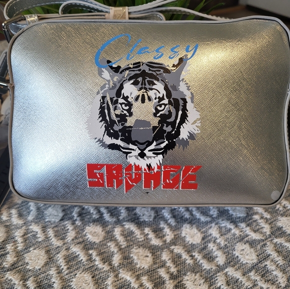 LA|TC cross body bag/purse/makeup, w/pic of tiger and the words "Classy Savage". - Picture 3 of 4